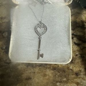 Stunning Zales Key Necklace